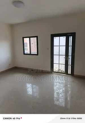 2chbre Appartement dans Appartement F3 À, Yoff à Louer