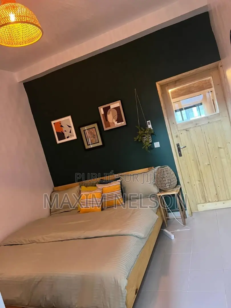 Meublé 1chbre Appartement dans Yoff à Louer