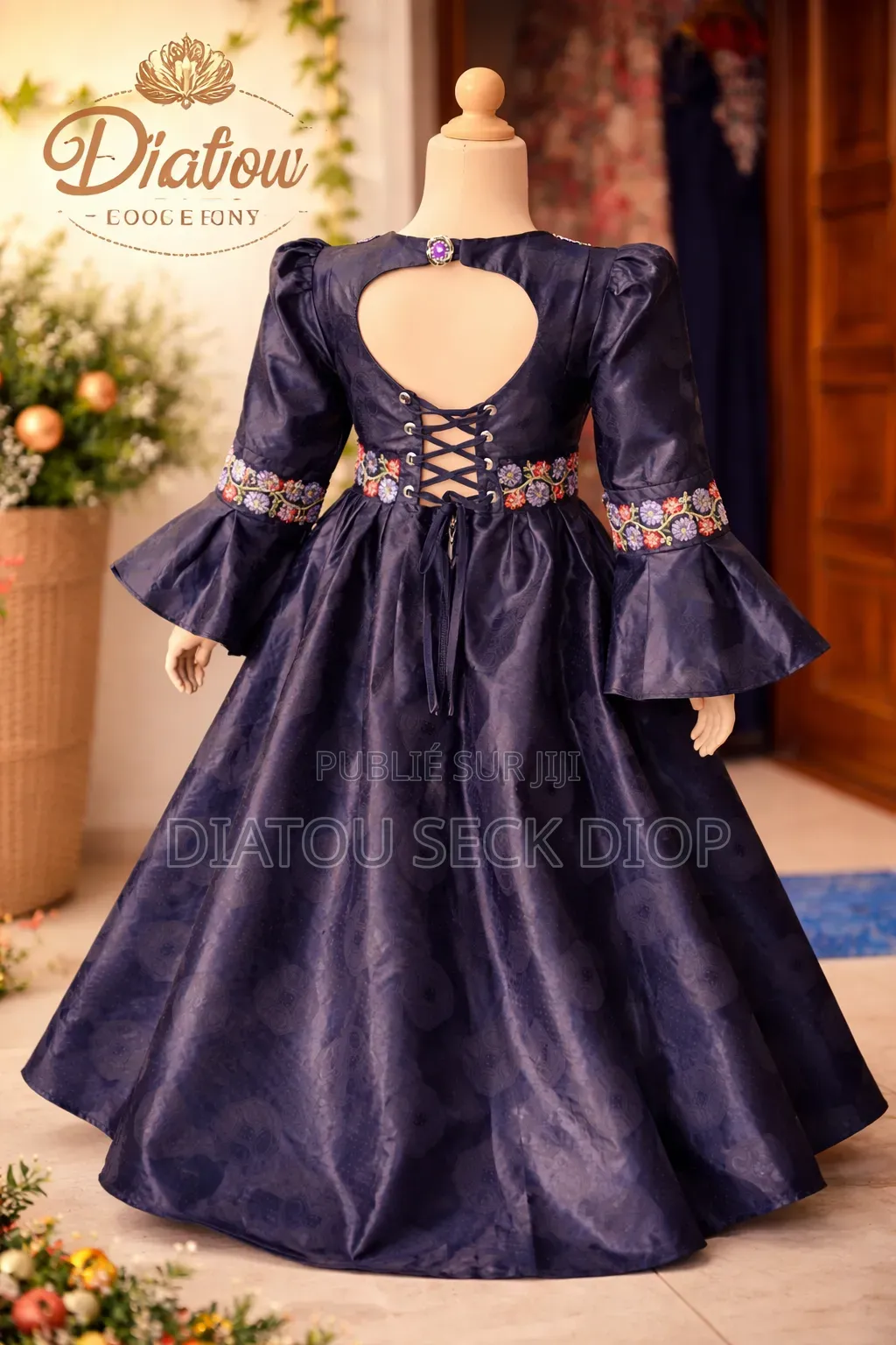 Vente De Vêtements Pour Femmes Et Pour Les Enfants