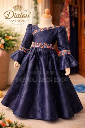 Vente De Vêtements Pour Femmes Et Pour Les Enfants