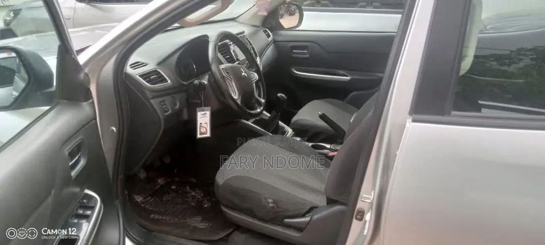 Mitsubishi L200 2022 Gris