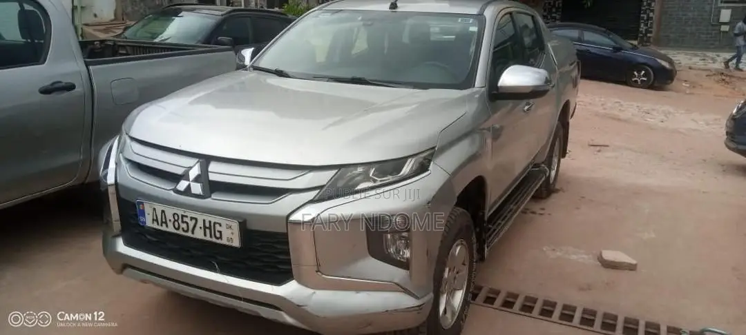 Mitsubishi L200 2022 Gris