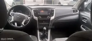 Mitsubishi L200 2022 Gris