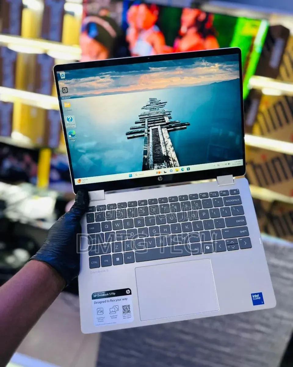 Nouveau HP OmniBook 5 Flip 16GB Intel Core Ultra 7 SSD 512GB