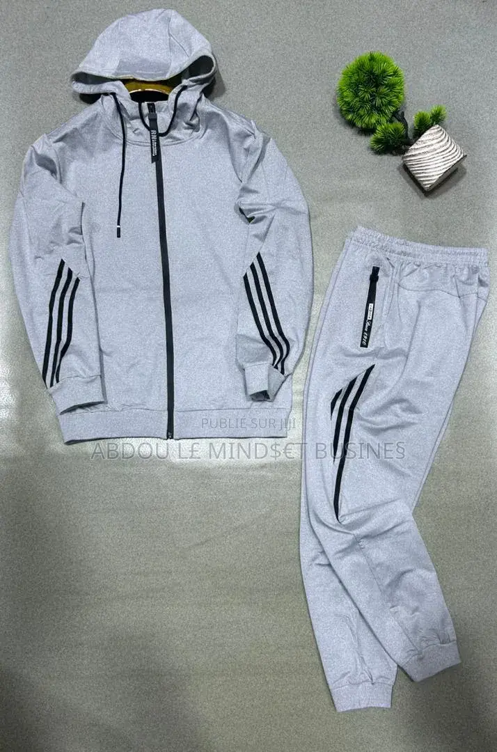 Ensemble Blouson Avec Capuche Disponible