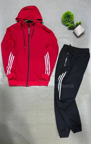 Ensemble Blouson Avec Capuche Disponible
