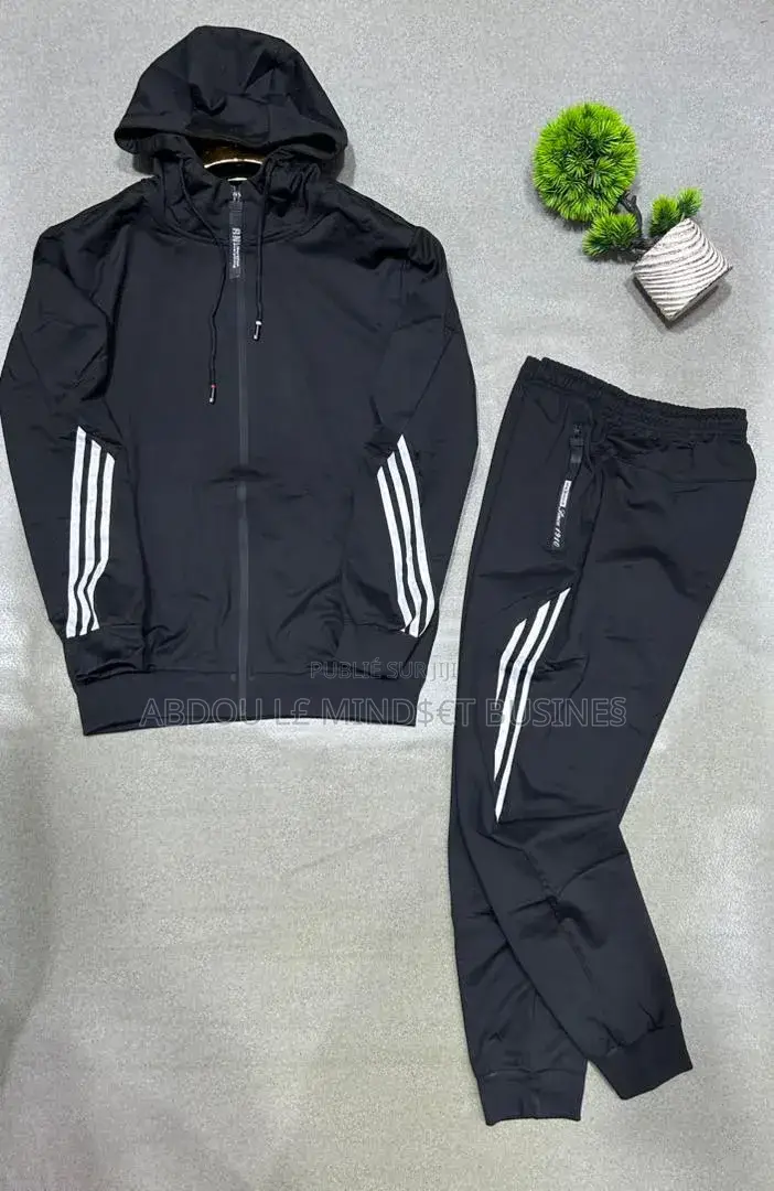 Ensemble Blouson Avec Capuche Disponible