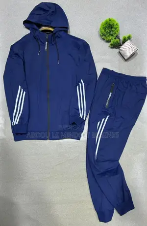 Ensemble Blouson Avec Capuche Disponible