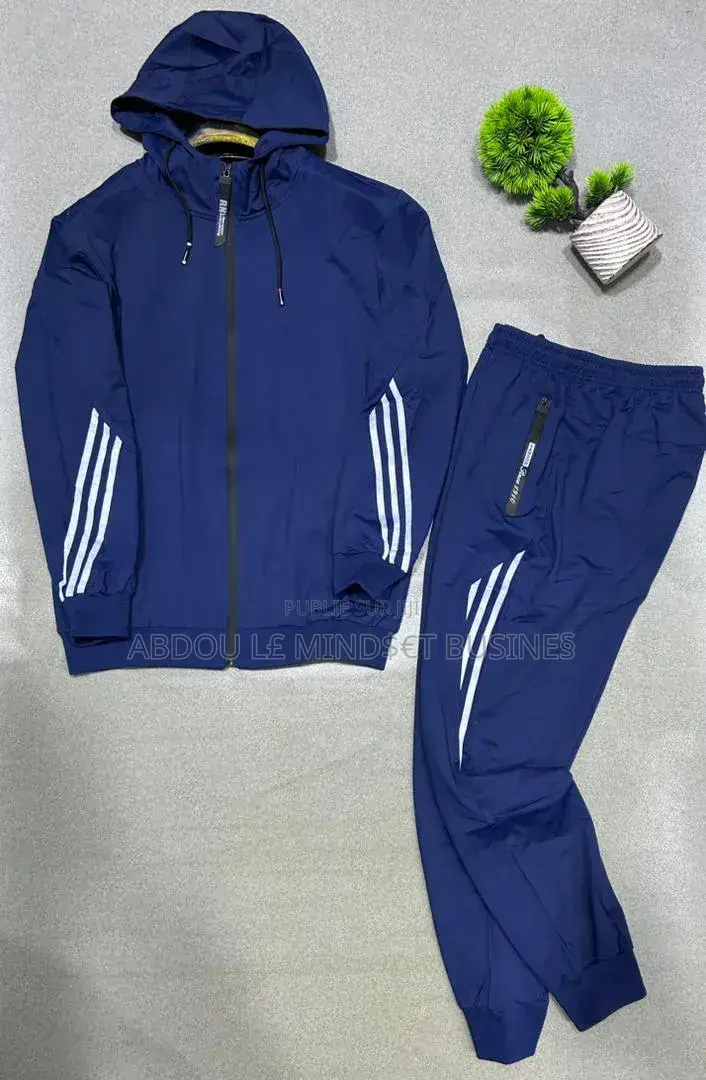 Ensemble Blouson Avec Capuche Disponible