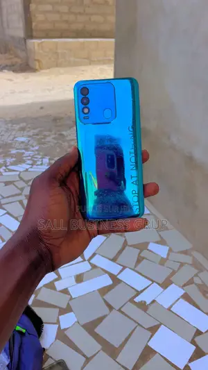 Tecno Spark 8 64 GB Bleu