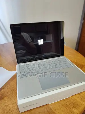 Nouveau Microsoft Surface 16GB Qualcomm Snapdragon X Plus SSD 512GB