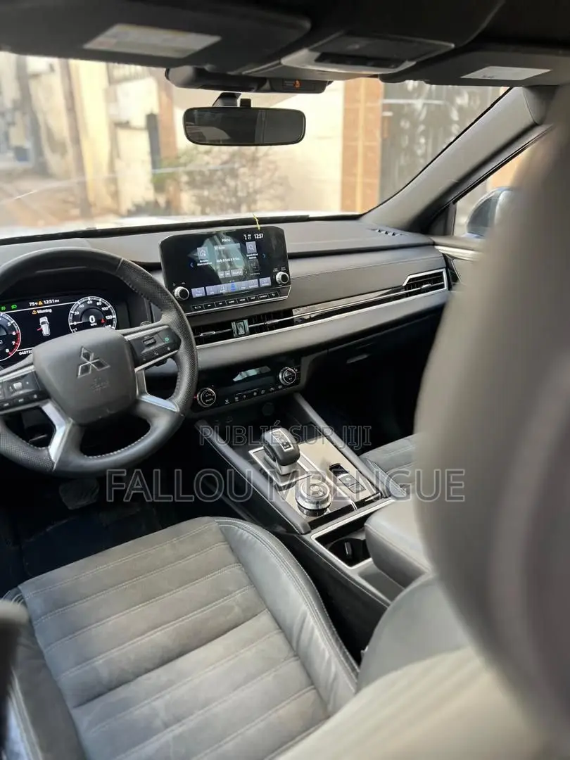 Mitsubishi Outlander 2023 Blanc