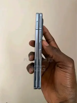 Nouveau Samsung Galaxy Z Fold4 256 GB Gris