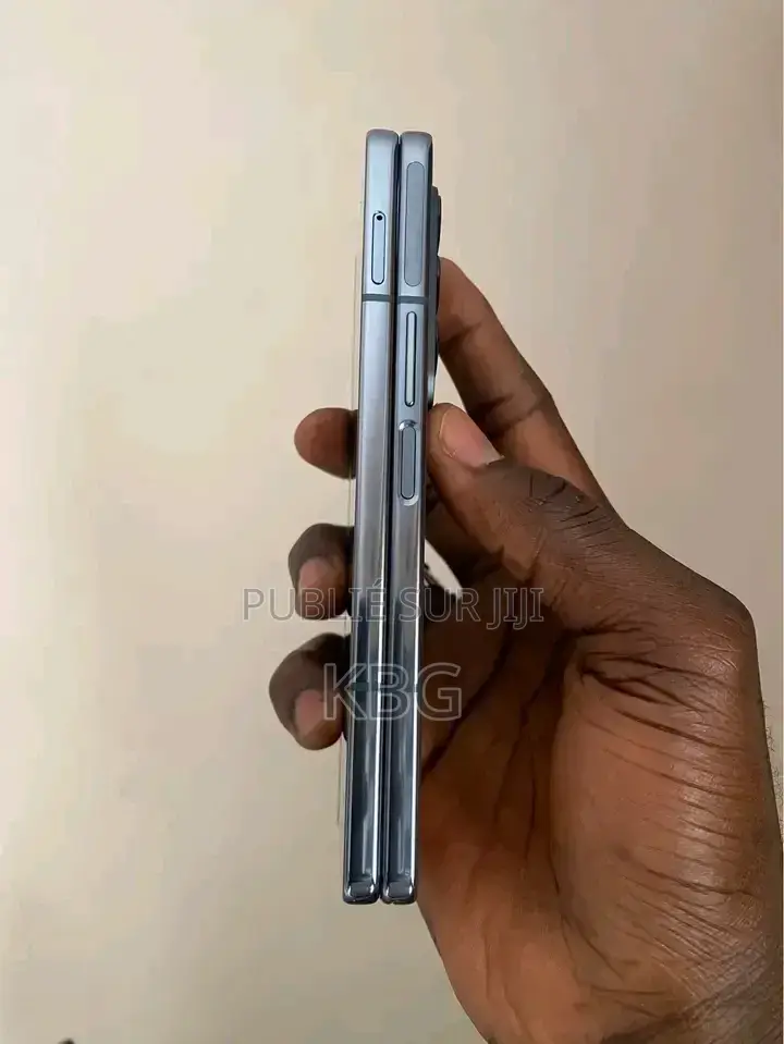 Nouveau Samsung Galaxy Z Fold4 256 GB Gris