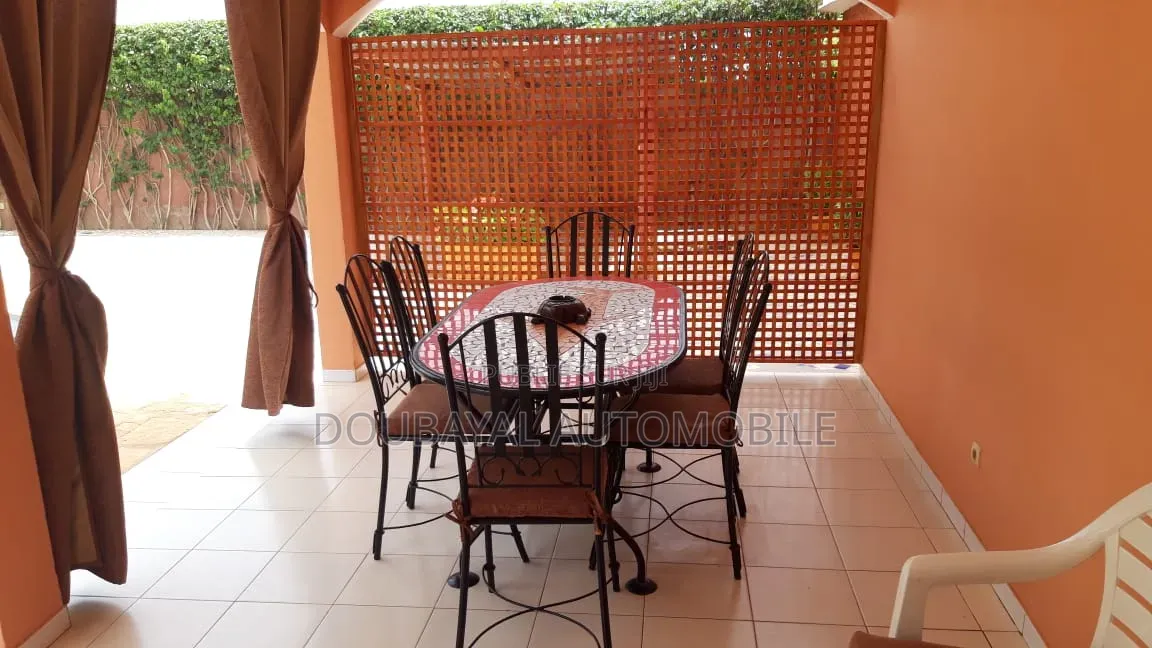 5chbre Villa dans Somone, Thiès Sud à Vendre