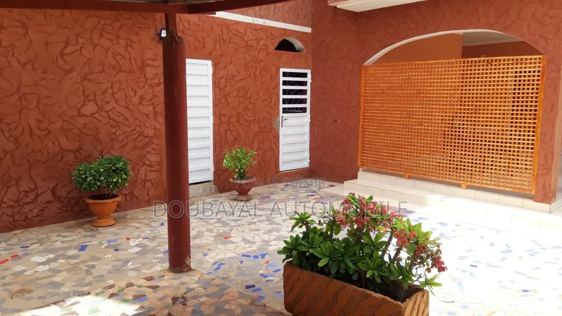 5chbre Villa dans Somone, Thiès Sud à Vendre