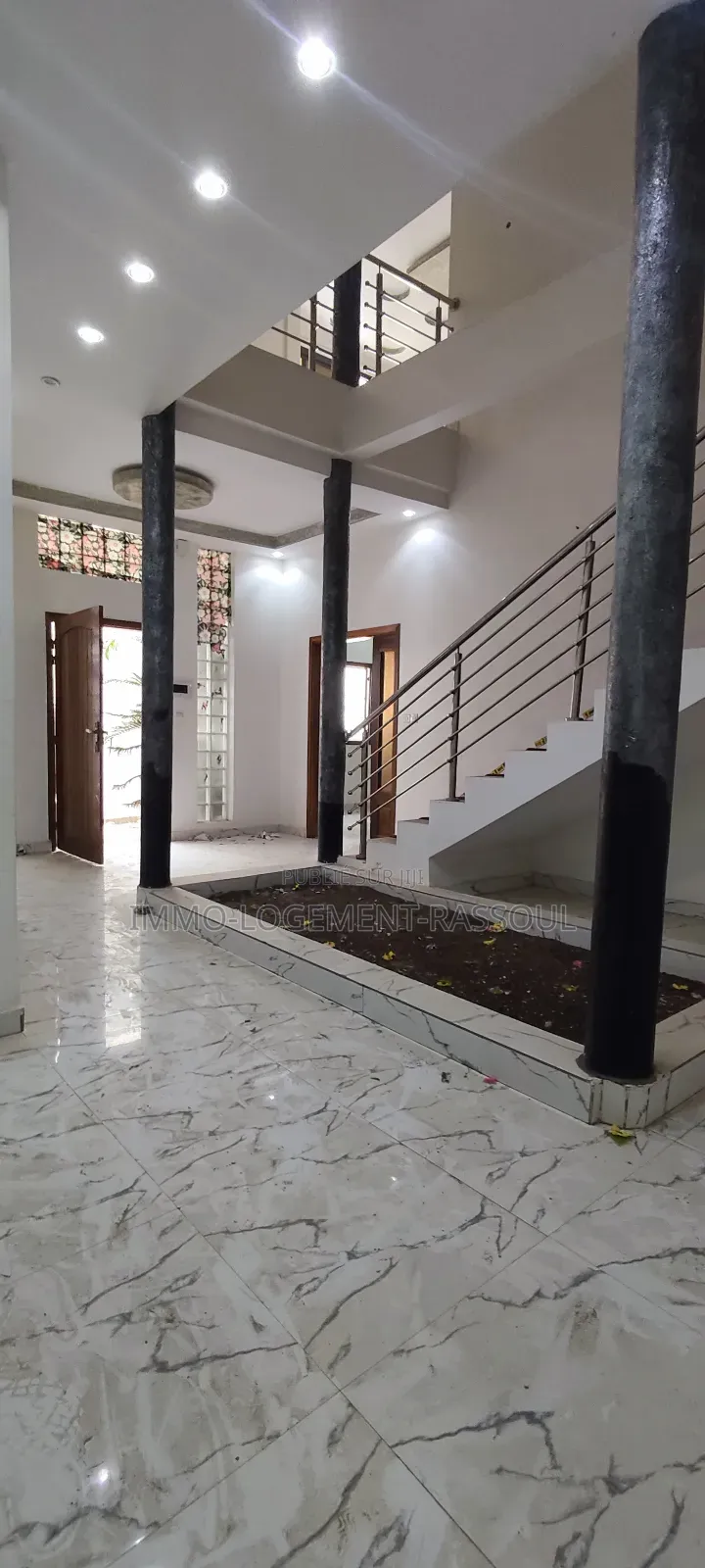 5chbre Duplex dans , Mermoz Sacré-Cœur à Louer