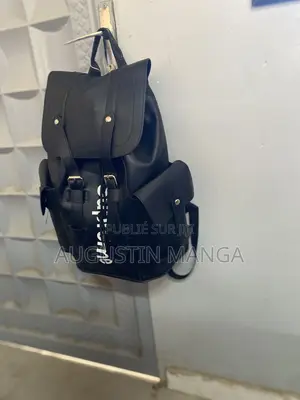 Sac À Dos De Marque Suprême De Couleur Noir
