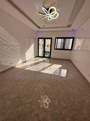 2chbre Appartement dans Appartement F3, Ouakam à Louer