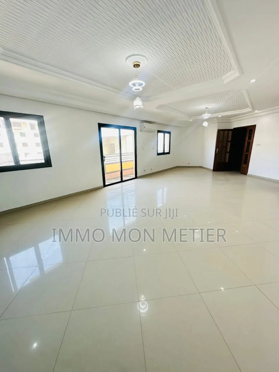 3chbre Appartement dans Appartement F4, Ouakam à Louer