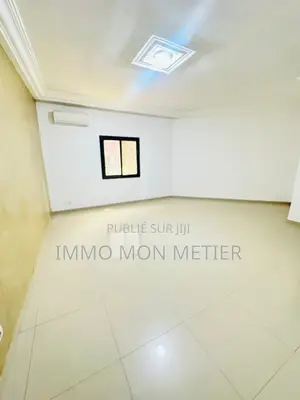 3chbre Appartement dans Appartement F4, Ouakam à Louer