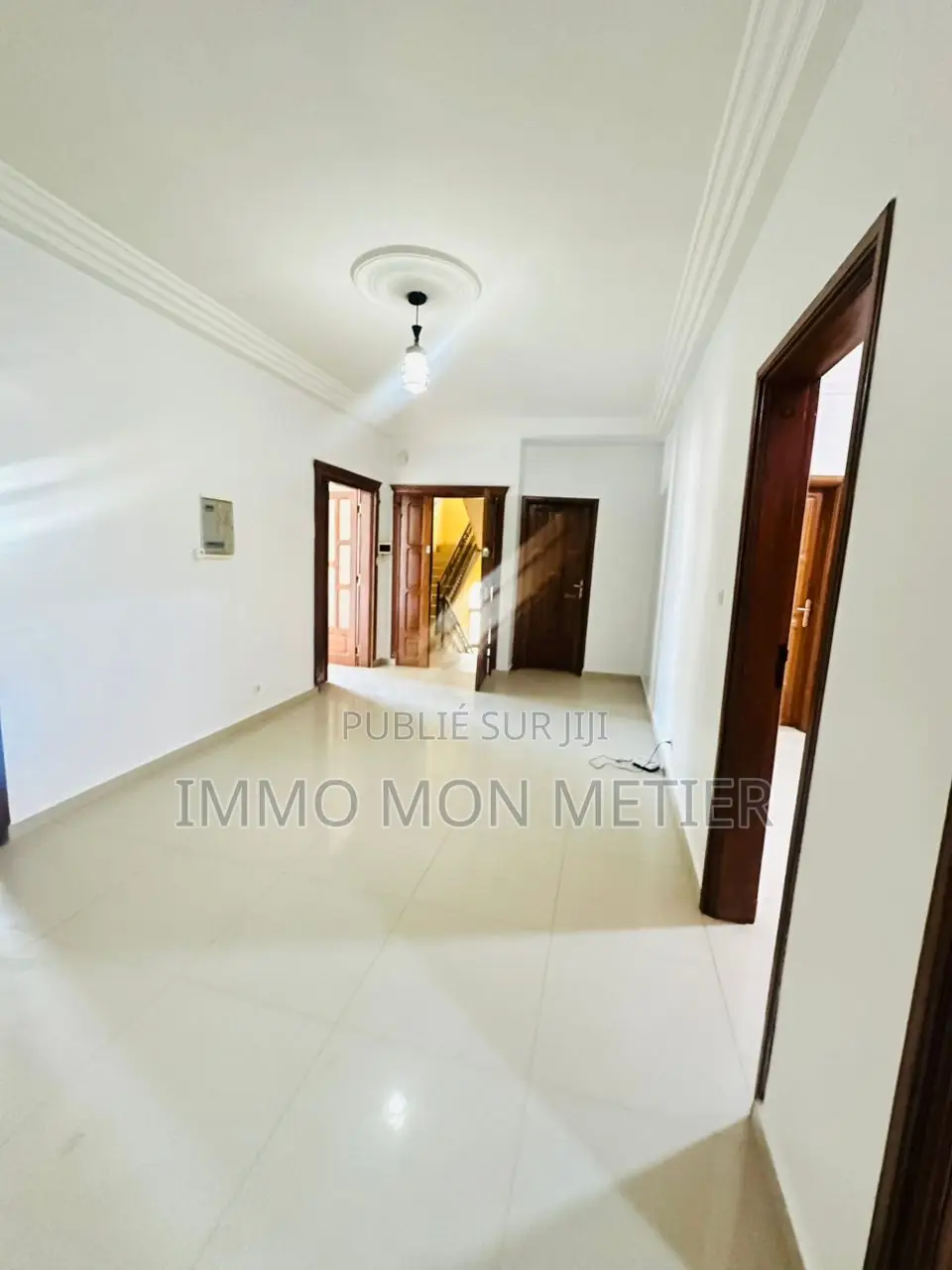 3chbre Appartement dans Appartement F4, Ouakam à Louer