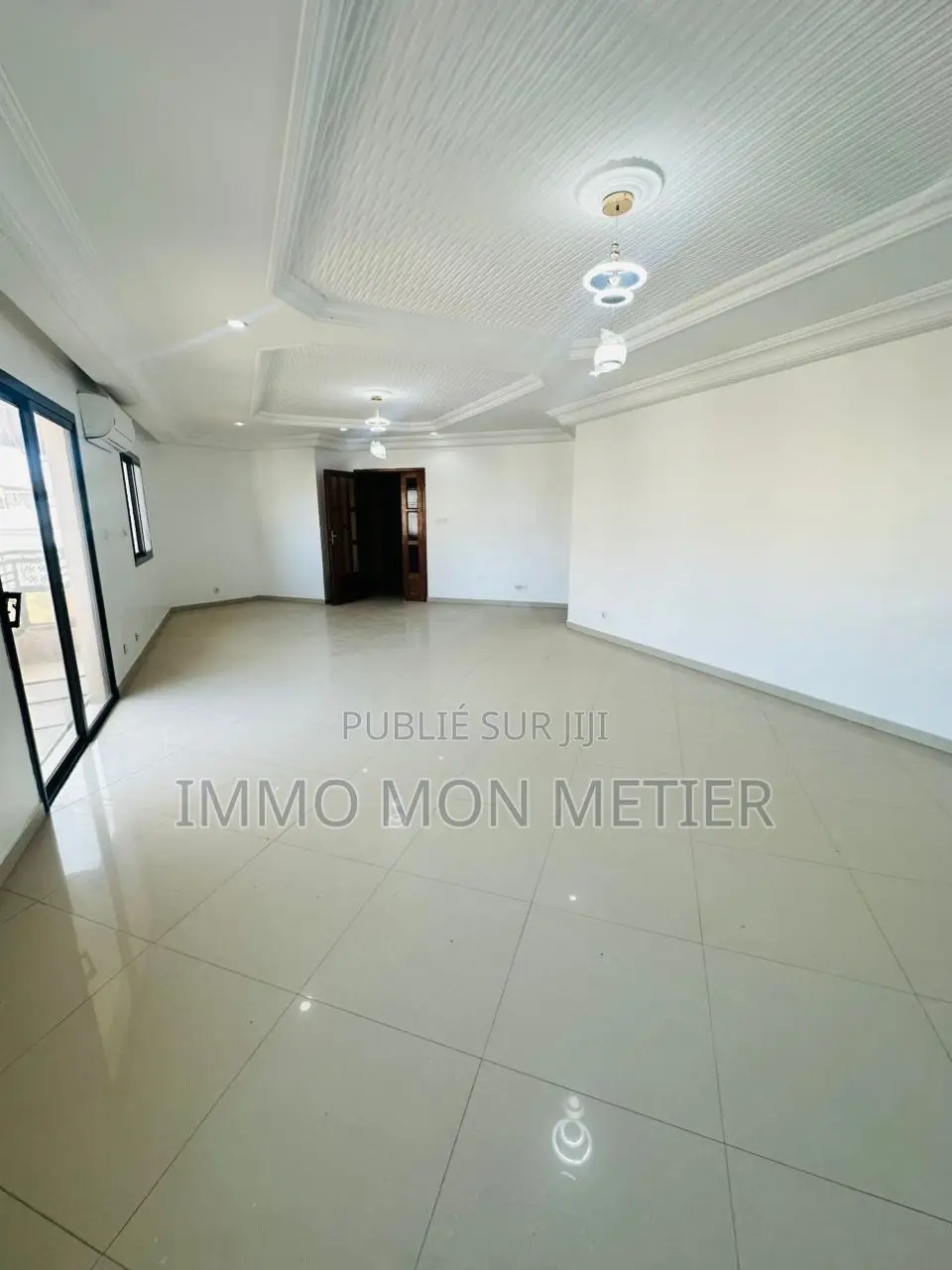 3chbre Appartement dans Appartement F4, Ouakam à Louer