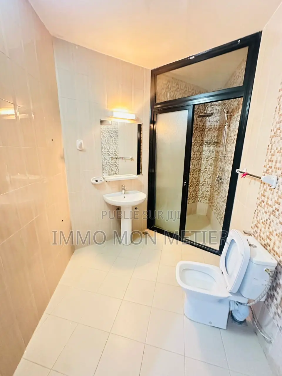 3chbre Appartement dans Appartement F4, Ouakam à Louer