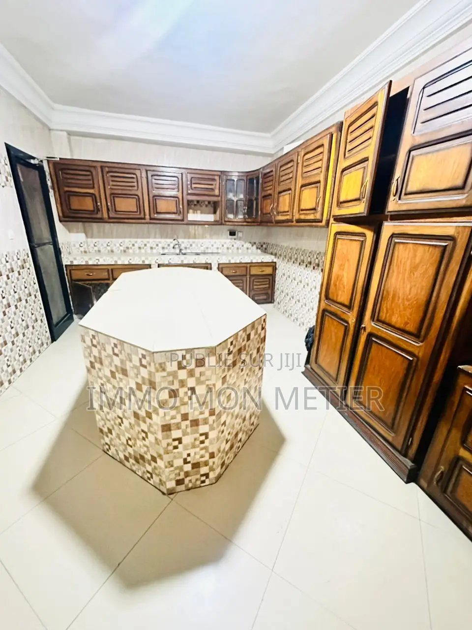 3chbre Appartement dans Appartement F4, Ouakam à Louer