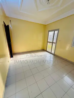 2chbre Appartement dans Appartement F3 Pres, Ouakam à Louer