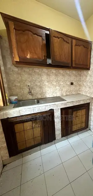 2chbre Appartement dans Appartement F3 Pres, Ouakam à Louer