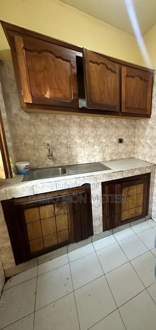 2chbre Appartement dans Appartement F3 Pres, Ouakam à Louer