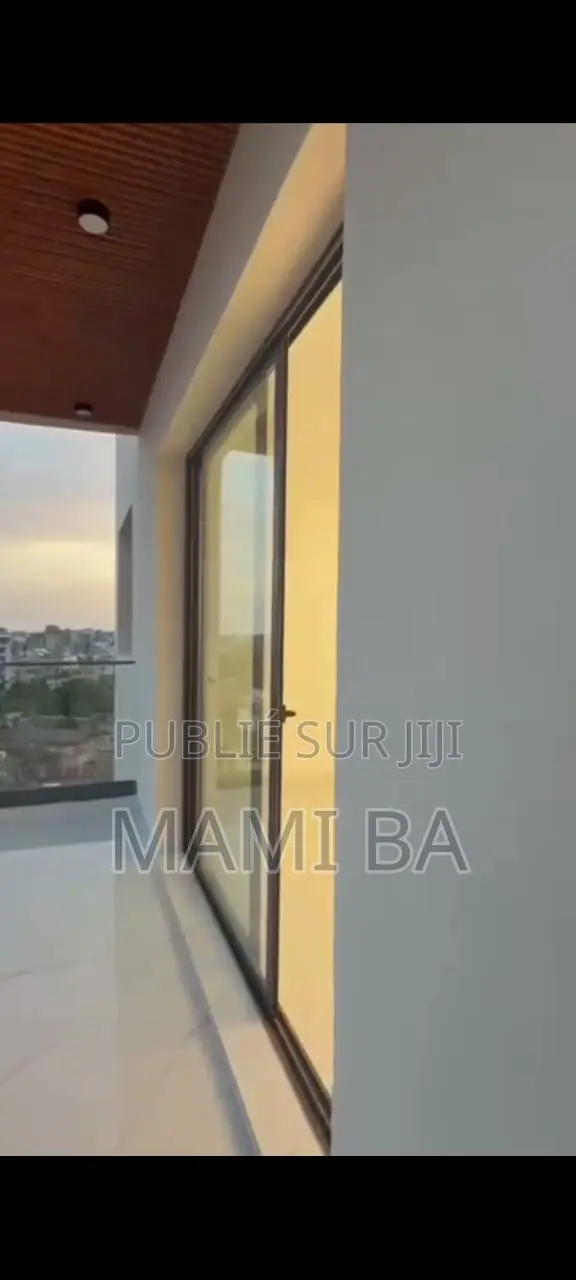 3chbre Appartement dans Almadie, Almadies à Louer