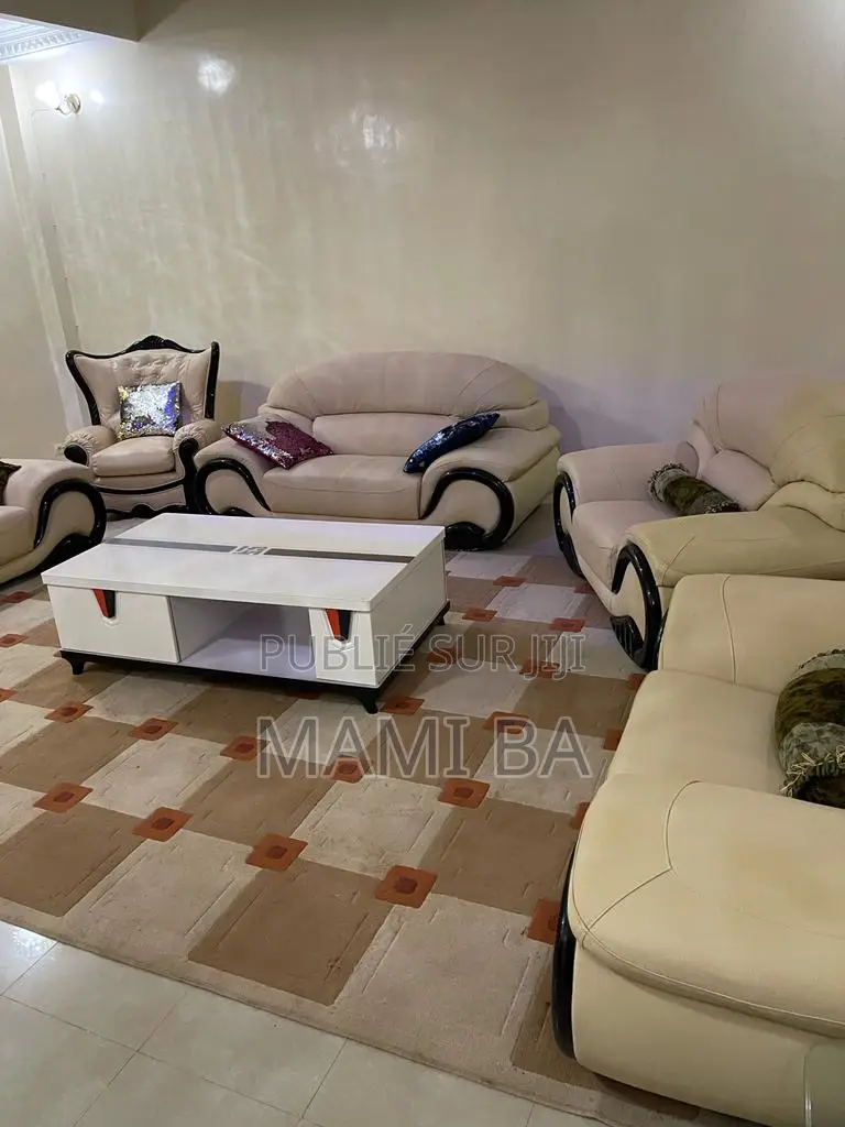 Meublé 8chbre Villa dans Almadie, Almadies à Louer
