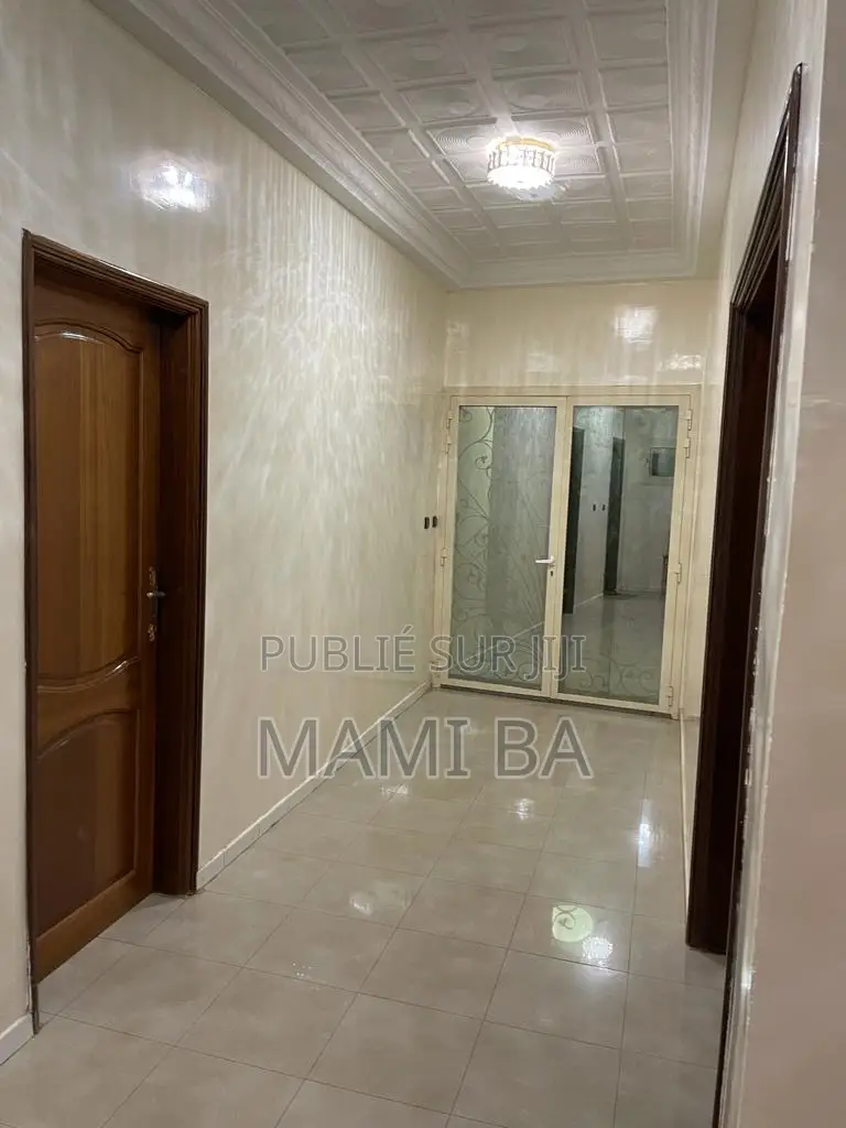 Meublé 8chbre Villa dans Almadie, Almadies à Louer