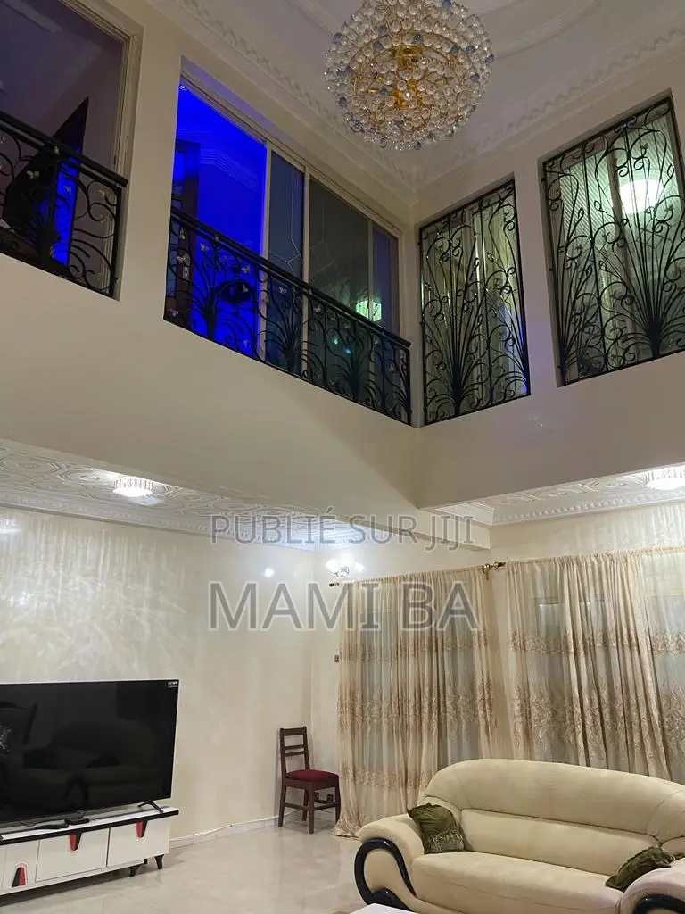 Meublé 8chbre Villa dans Almadie, Almadies à Louer