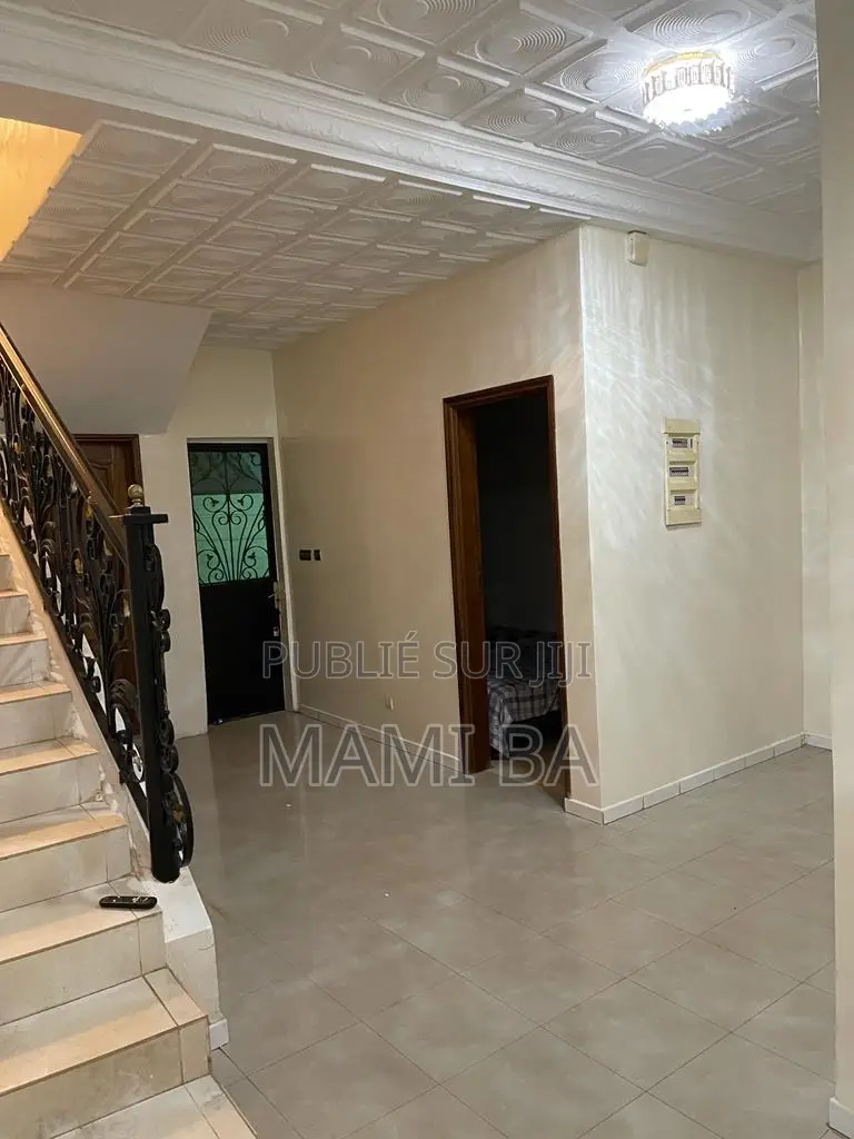 Meublé 8chbre Villa dans Almadie, Almadies à Louer