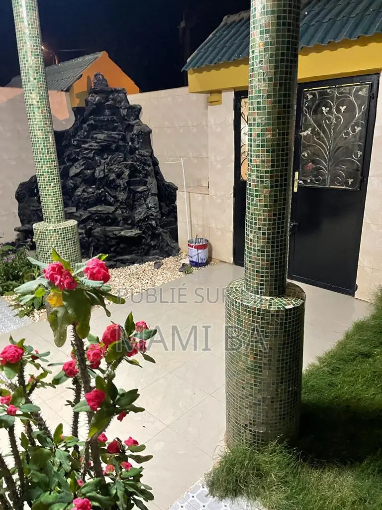 Meublé 8chbre Villa dans Almadie, Almadies à Louer