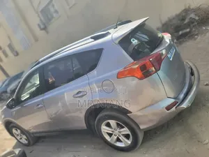 Toyota RAV4 LE 4dr SUV (2.5L 4cyl 6A) 2014 Gris