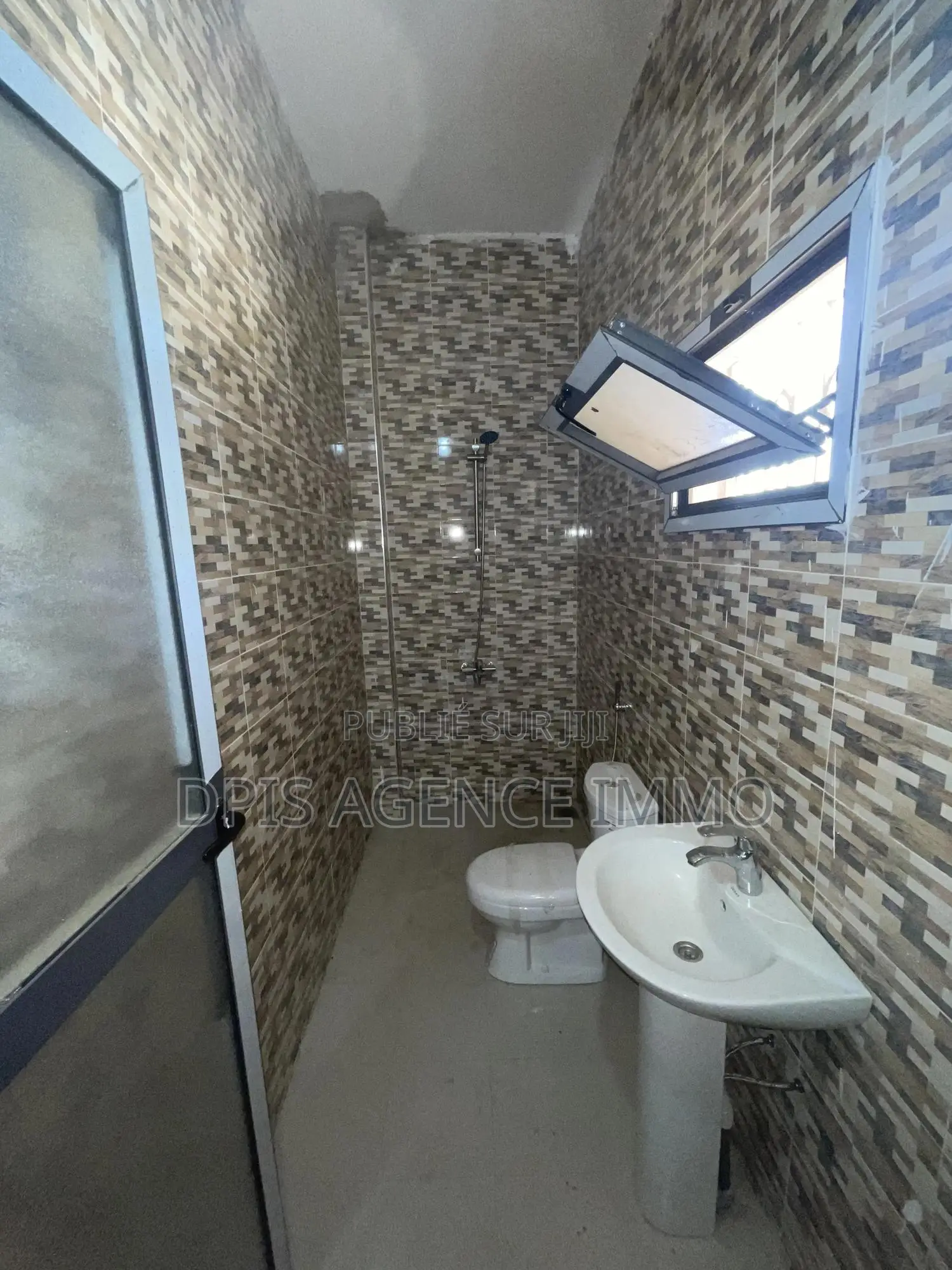4chbre Duplex dans Villa Duplex R+1, Rufisque à Louer