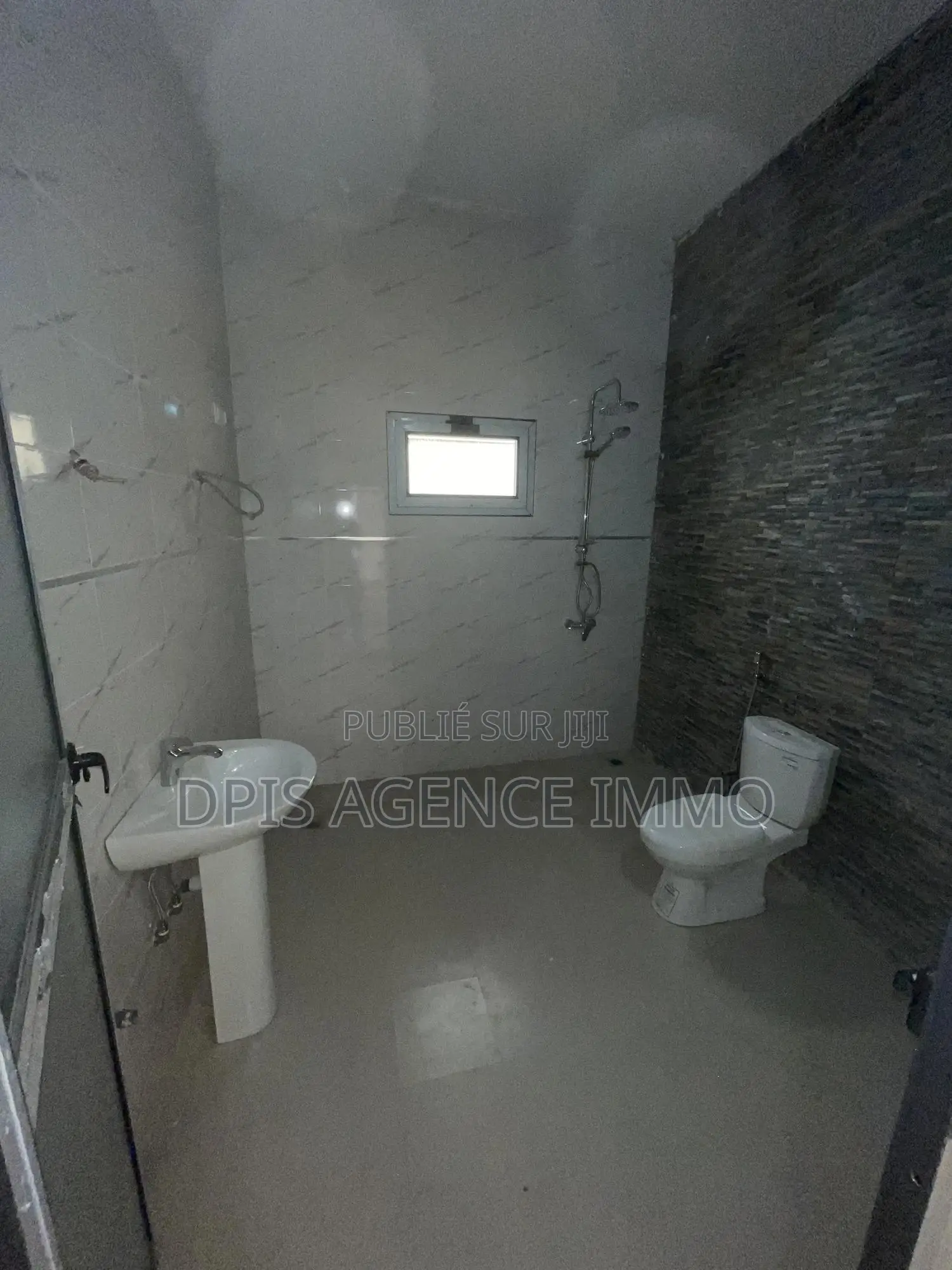 4chbre Duplex dans Villa Duplex R+1, Rufisque à Louer