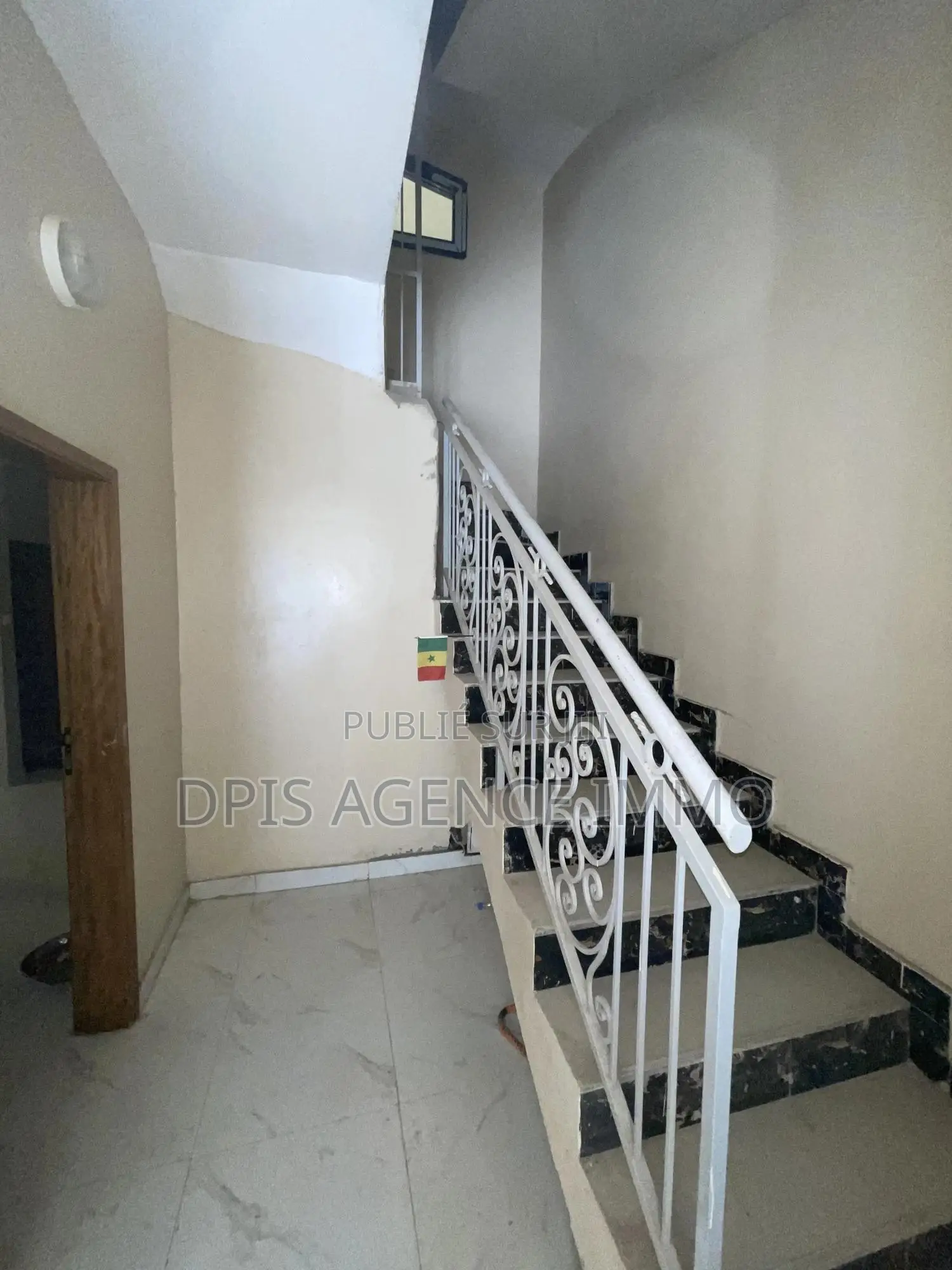 4chbre Duplex dans Villa Duplex R+1, Rufisque à Louer