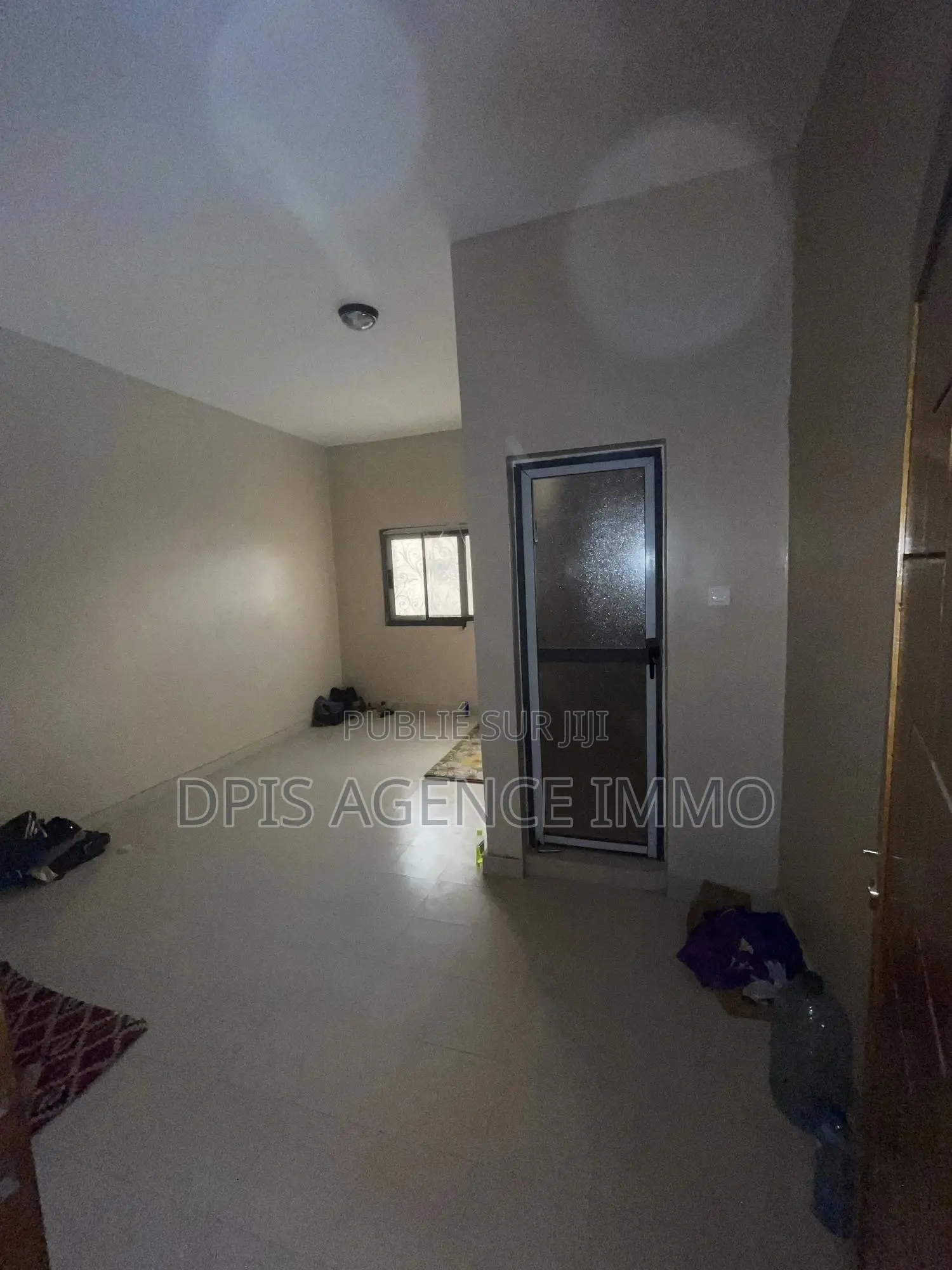 4chbre Duplex dans Villa Duplex R+1, Rufisque à Louer