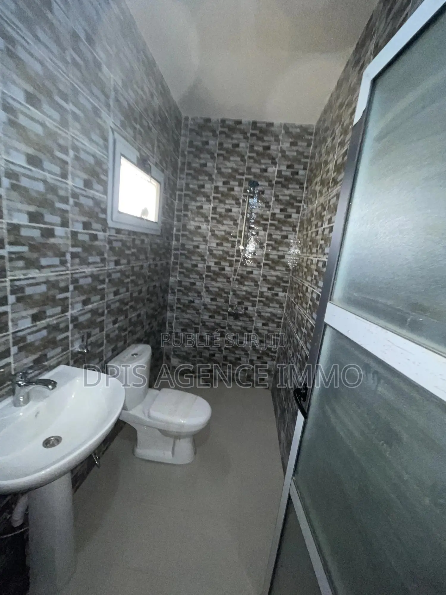 4chbre Duplex dans Villa Duplex R+1, Rufisque à Louer
