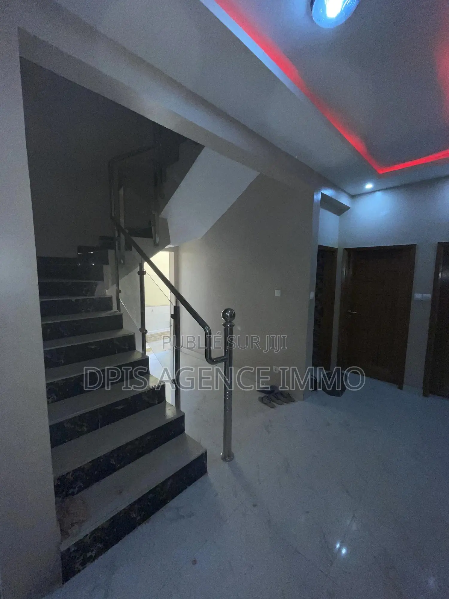 4chbre Duplex dans Villa Duplex R+1, Rufisque à Louer