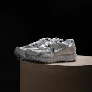 Nike Zoom Vomero 5