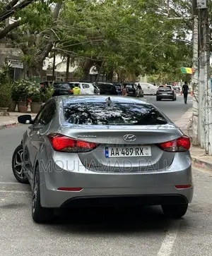 Hyundai Elantra SE Sedan FWD (1.8L 4cyl 6M) 2016 Gris