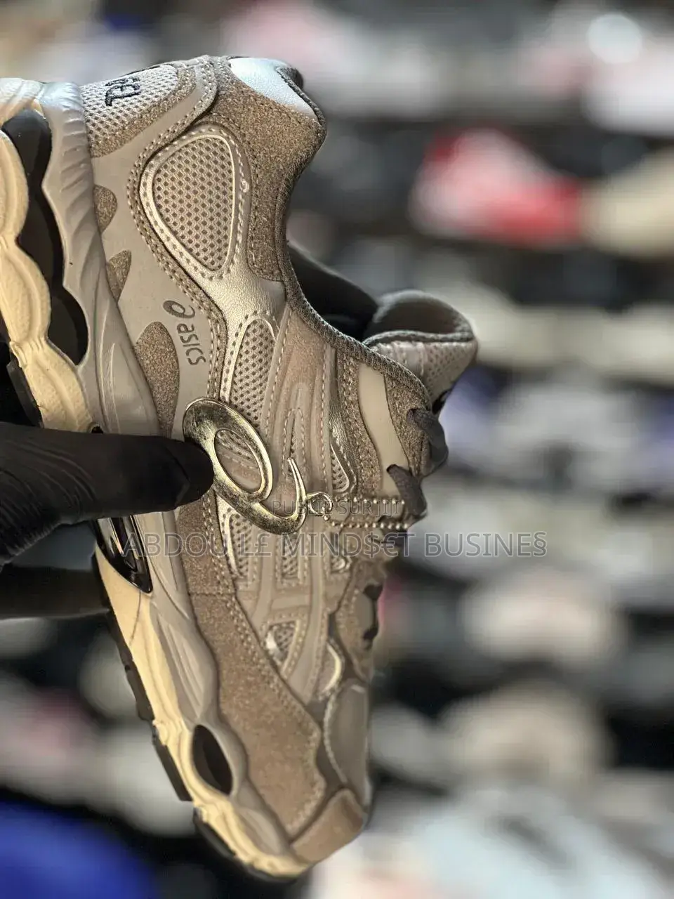 Asics Gel Couleur Beige Et Gris Disponible