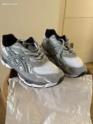Asics Gel Couleur Beige Et Gris Disponible