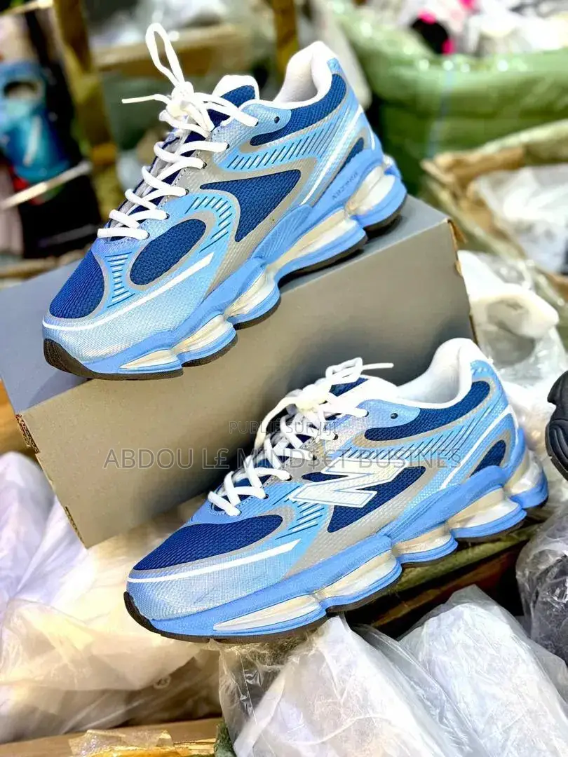 New Balance 2000 Couleur Bleu Disponible